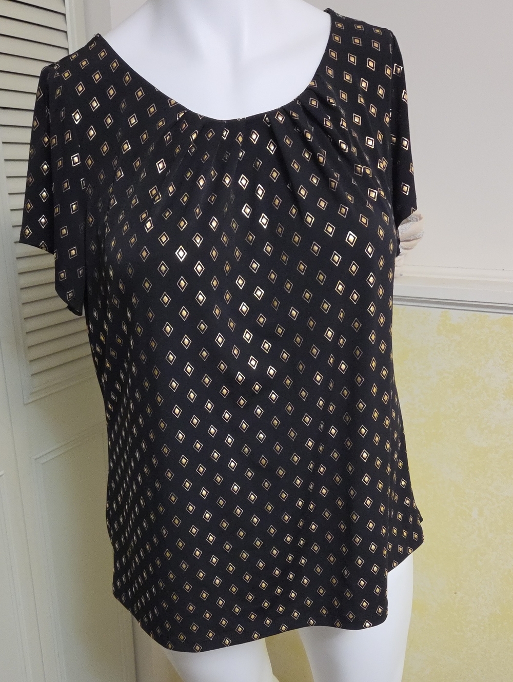 Worthington Black Short Sleeve Top with Gold Geometric Print